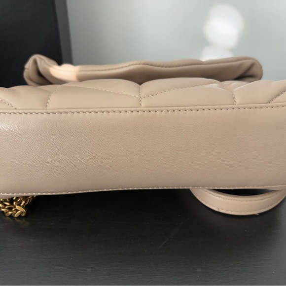 Saint Laurent TOY PUFFER IN LAMBSKIN
DARK BEIGE. With one cross body strap. - Picture 5 of 8